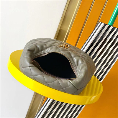 YSL ICARINO In Quilted Nappa Lambskin Green