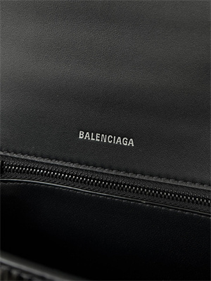 Women’s Hourglass Small Handbag Crocodile Embossed In Black-Black