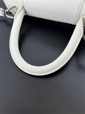 Women’s Hourglass XS Handbag Grained Calfskin In White-Silver
