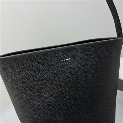 The Row Park N/S Medium Tote Bag Grained Calfskin Black color