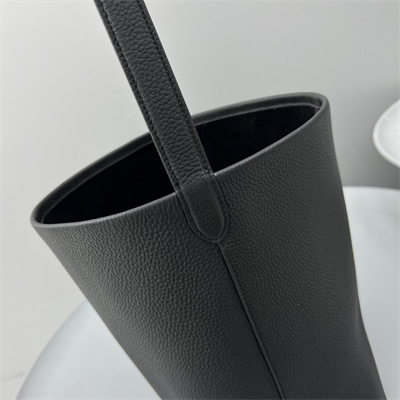 The Row Park N/S Medium Tote Bag Grained Calfskin Black color