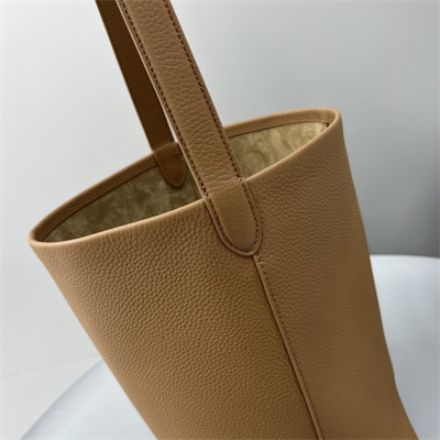 The Row Park N/S Medium Tote Bag Grained Calfskin Brown color