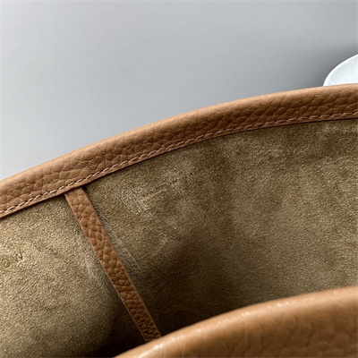 The Row Park N/S Medium Tote Bag Grained Calfskin Brown color