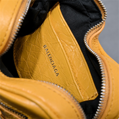 Women’s Le Cagole Heart Mini Bag In Arena Lambskin Yellow Color