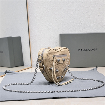 Women’s Le Cagole Heart Mini Bag In Arena Lambskin Lt Beige Color