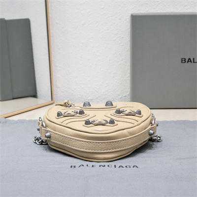 Women’s Le Cagole Heart Mini Bag In Arena Lambskin Lt Beige Color