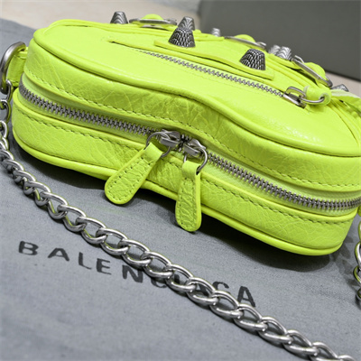 Women’s Le Cagole Heart Mini Bag In Arena Lambskin Fluorescent Green Color