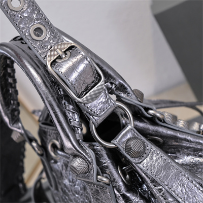 Women’s Le Cagole Small Bucket Bag In Metallized Arena Lambskin Silver Color