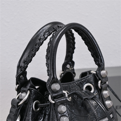 Women’s Le Cagole Small Bucket Bag In Arena Lambskin Black Color