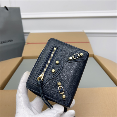 Le Cagole Compact Zippy Wallet In Arena Lambskin Black Color