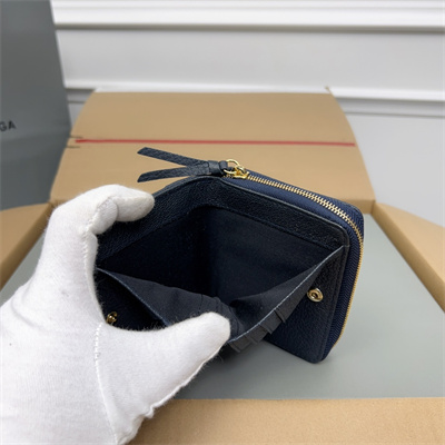 Le Cagole Compact Zippy Wallet In Arena Lambskin Black Color