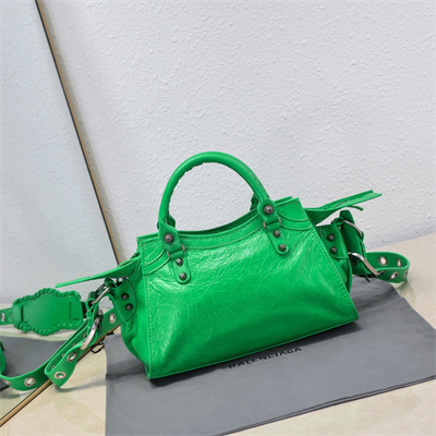 Women’s NEO Cagole XS Handbag In Arena Lambskin Green Color