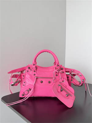 Women’s NEO Cagole XS Handbag In Arena Lambskin Fuchsia Color