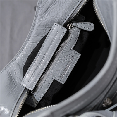 Women’s NEO Cagole XS Handbag In Arena Lambskin Lt Grey Color