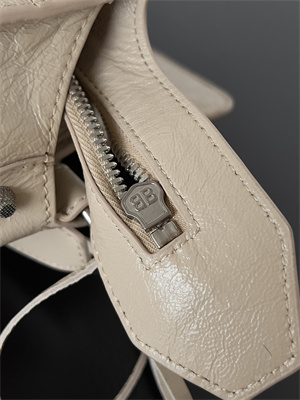 Women’s NEO Cagole XS Handbag In Arena Lambskin Lt Beige Color