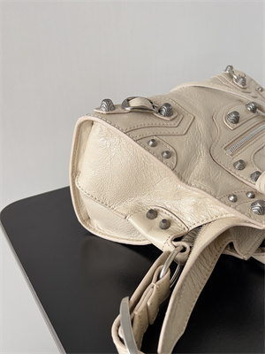 Women’s NEO Cagole XS Handbag In Arena Lambskin Lt Beige Color