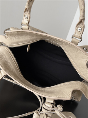 Women’s NEO Cagole XS Handbag In Arena Lambskin Lt Beige Color