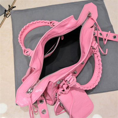 Women’s NEO Cagole XS Handbag In Arena Lambskin Pink Color