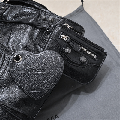 Women’s NEO Cagole City Small Handbag In Arena Lambskin Black Color