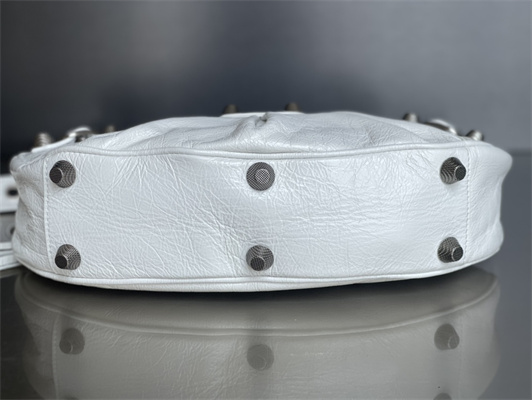 Women’s Le Cagole Small Shoulder Bag In Arena Lambskin White Color