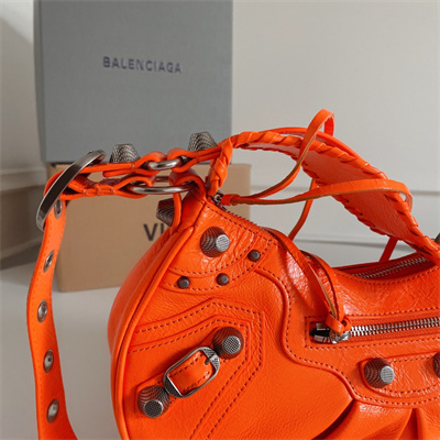 Women’s Le Cagole Small Shoulder Bag In Arena Lambskin Orange Color