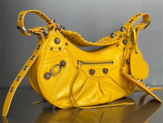 Women’s Le Cagole Small Shoulder Bag In Arena Lambskin Yellow Color