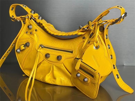 Women’s Le Cagole Small Shoulder Bag In Arena Lambskin Yellow Color