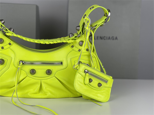 Women’s Le Cagole Small Shoulder Bag In Arena Lambskin Fluorescent Green Color