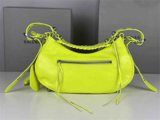 Women’s Le Cagole Small Shoulder Bag In Arena Lambskin Fluorescent Green Color
