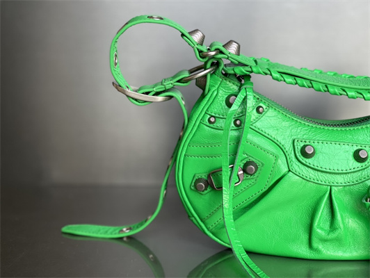 Women’s Le Cagole XS Shoulder Bag In Arena Lambskin Green Color