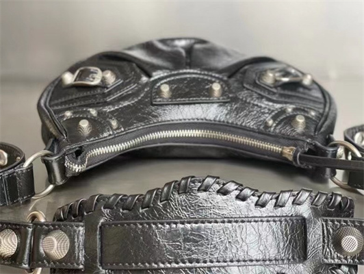 Women’s Le Cagole XS Shoulder Bag In Arena Lambskin Black Color