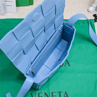 BV Cassette Cross Body Bag In Lambskin Windswept Color