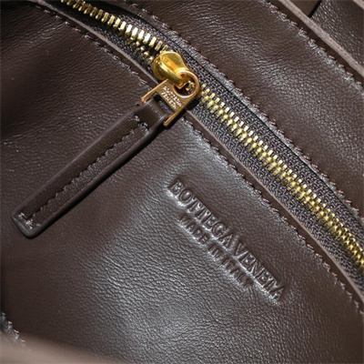 BV Cassette Cross Body Bag In Lambskin Fondant Color