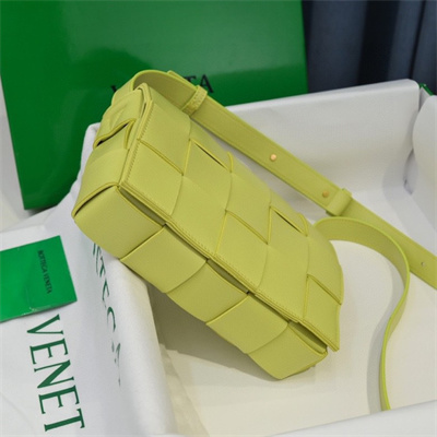 BV Cassette Cross Body Bag In Lambskin Kiwi Color