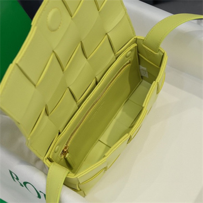 BV Cassette Cross Body Bag In Lambskin Kiwi Color