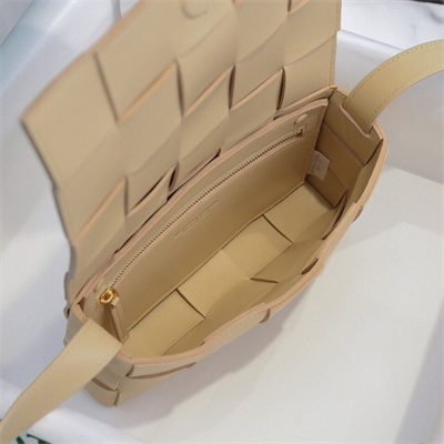 BV Cassette Cross Body Bag In Lambskin Porriage Color