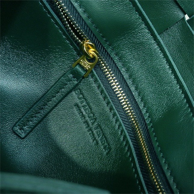 BV Cassette Cross Body Bag In Lambskin Raintree Color