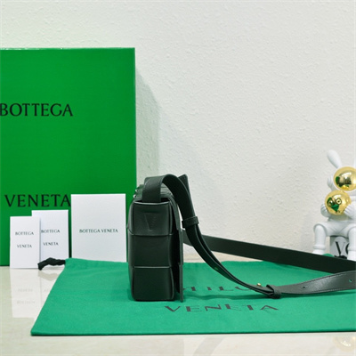 BV Cassette Cross Body Bag In Lambskin Field Green Color