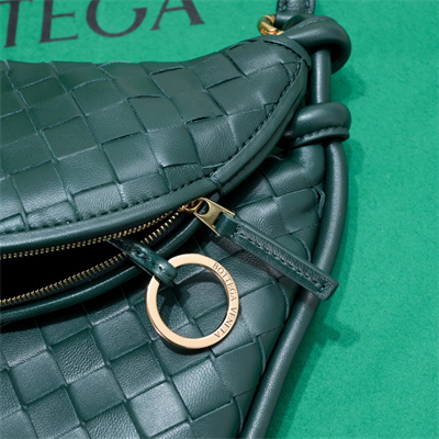 BV Medium Gemelli Shoulder Bag In Lambskin Leather Emerald Green Color