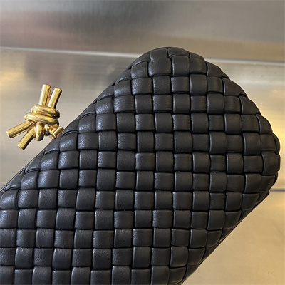 BV Knot Clutch In Lambskin Leather Black Color
