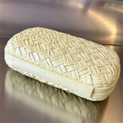 BV Knot Clutch In Calfskin Leather Wrinkled Ice Cream Color