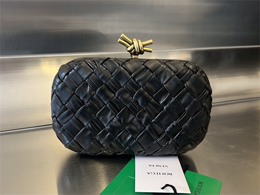 BV Knot Clutch In Calfskin Leather Wrinkled Black Color