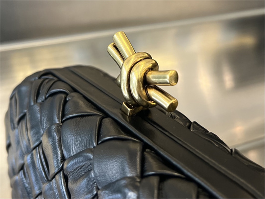 BV Knot Clutch In Calfskin Leather Wrinkled Black Color