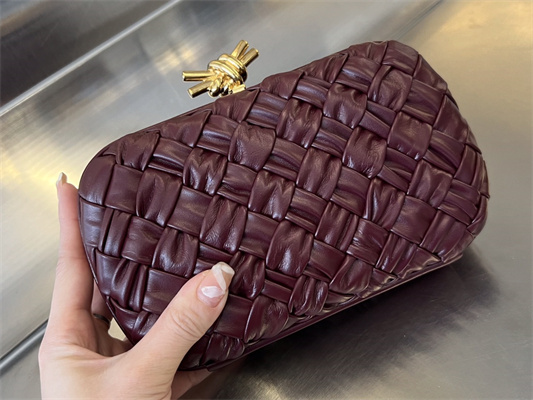 BV Knot Clutch In Calfskin Leather Wrinkled Barolo Color