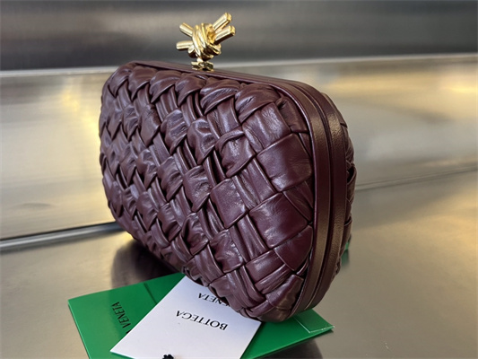 BV Knot Clutch In Calfskin Leather Wrinkled Barolo Color
