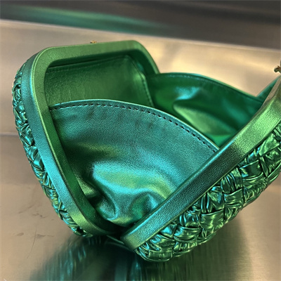 BV Knot Clutch In Calfskin Leather Wrinkled  Green Color