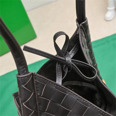 BV Small Solstice Shoulder Bag In Lambskin Leather Fondant Color