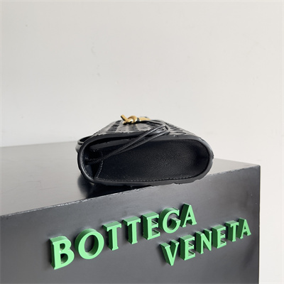 BV Long Clutch Andiamo With Handle In Lambskin Leather Black Color
