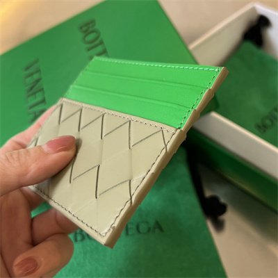 BV Card holder In Calfskin Leather Travertine/Parakeet