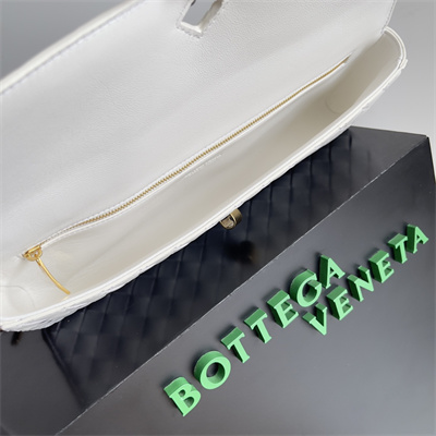 BV Long Clutch Andiamo With Handle In Lambskin Leather White Color